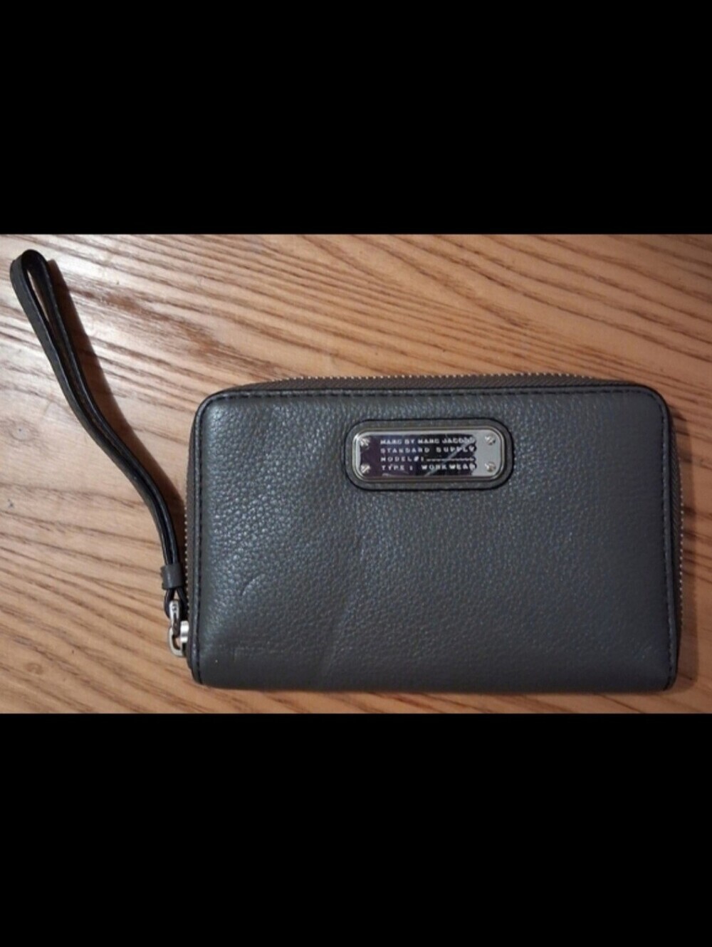 EUC Marc Jacobs Grey Casual Everyday Bifold Zip Clutch Wristlet Wallet Bag